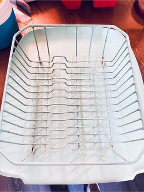 Vintage Rubbermaid dish drying rack with drainboard.